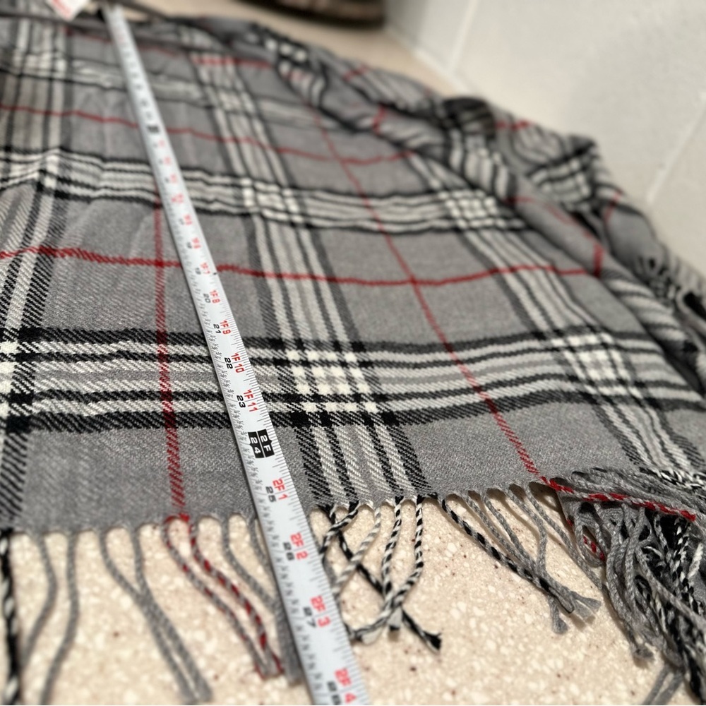 V Fraas Soft & Cozy Poncho Serape Wrap Ruana in Gray & Red Plaid Scottish NWT - Picture 11 of 16